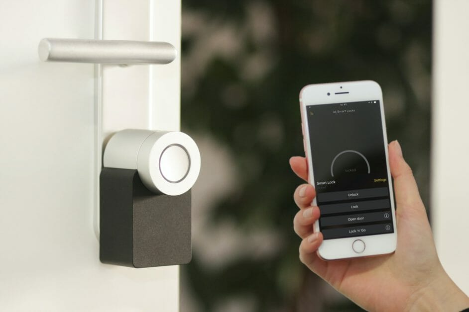 electronic smart lock on an iOS app